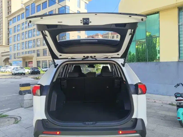 Toyota RAV4 — Фото автомобиля 18