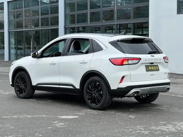 Ford Escape — Фото автомобиля 17