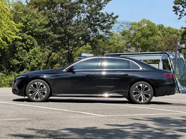 Mercedes-Benz E-Class — Фото автомобиля 7