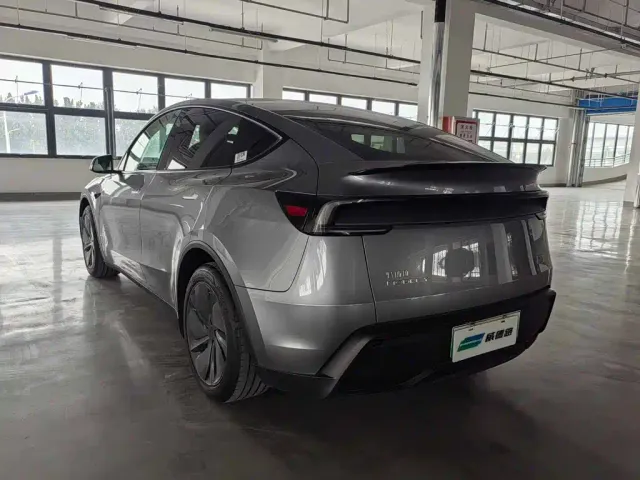 Tesla Model Y 2025 Rear-Wheel Drive — Фото автомобиля 6