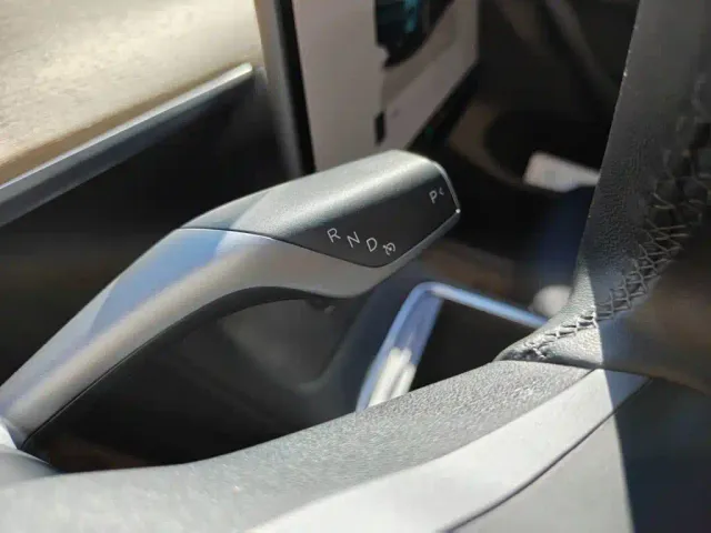 Tesla Model Y — Фото автомобиля 13