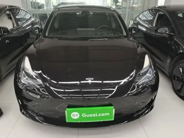 Tesla Model 3 — Фото автомобиля 2