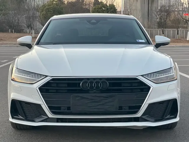 Audi Audi A7 2023 Model 45 TFSI Premium Selection Edition — Фото автомобиля 3