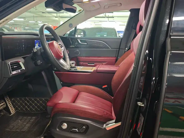 Hongqi E-HS9 — Фото автомобиля 3