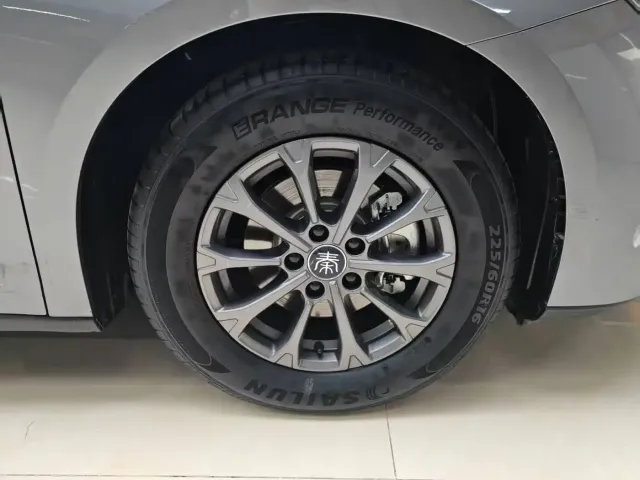 BYD Qin L — Фото автомобиля 19