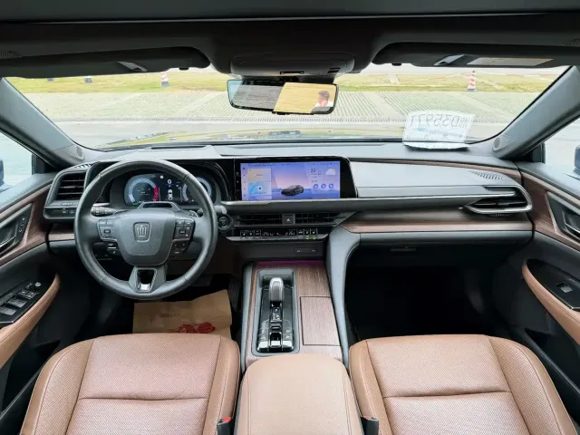 Toyota Crown — Фото автомобиля 11