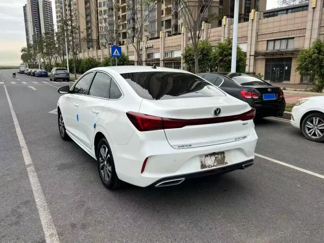 Changan Eado — Фото автомобиля 5