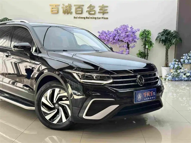 Volkswagen Tiguan L — Фото автомобиля 5