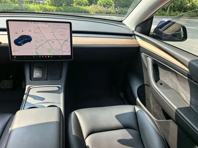 Tesla Model Y — Фото автомобиля 7