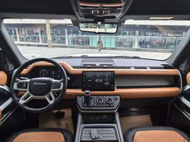 Land Rover Defender — Фото автомобиля 16