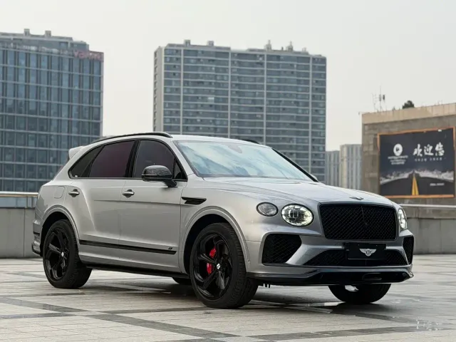 Bentley Bentayga — Фото автомобиля 3