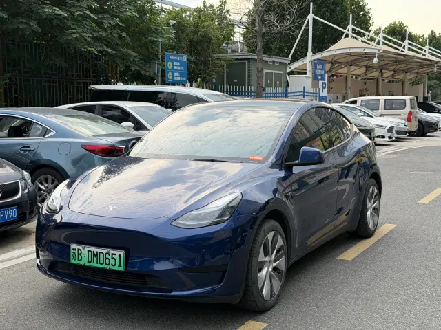 Фотография автомобиля — Tesla Model Y