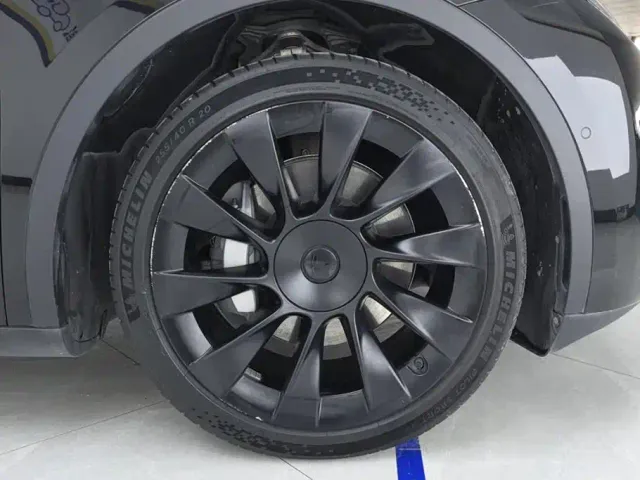 Tesla Model Y — Фото автомобиля 6