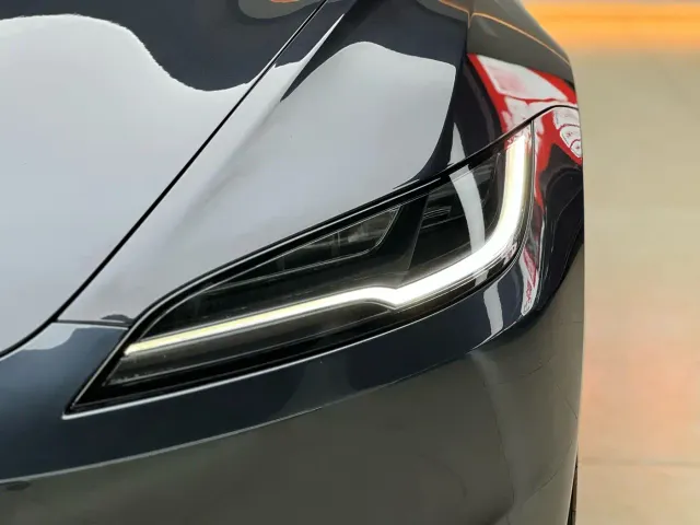 Tesla Model 3 — Фото автомобиля 16