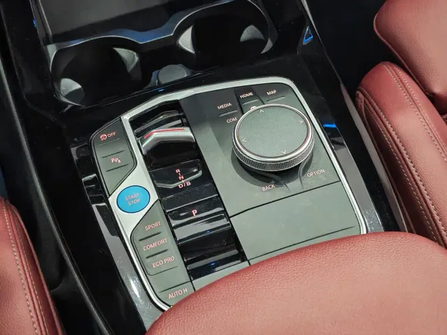BMW iX3 — Фото автомобиля 9