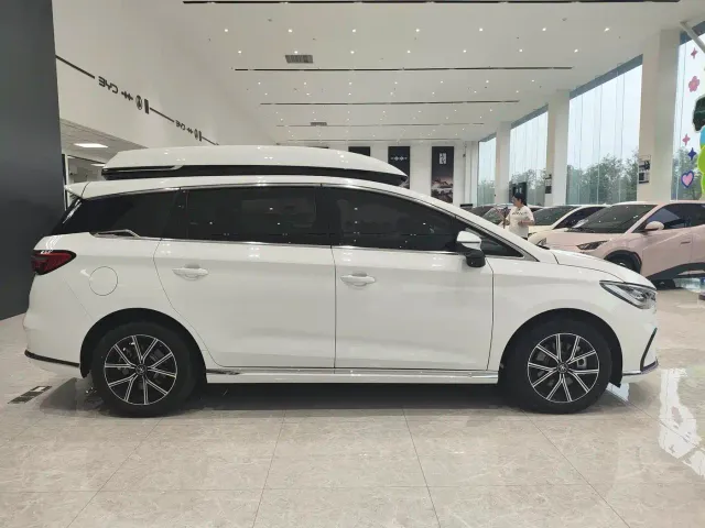 BYD Song MAX — Фото автомобиля 4