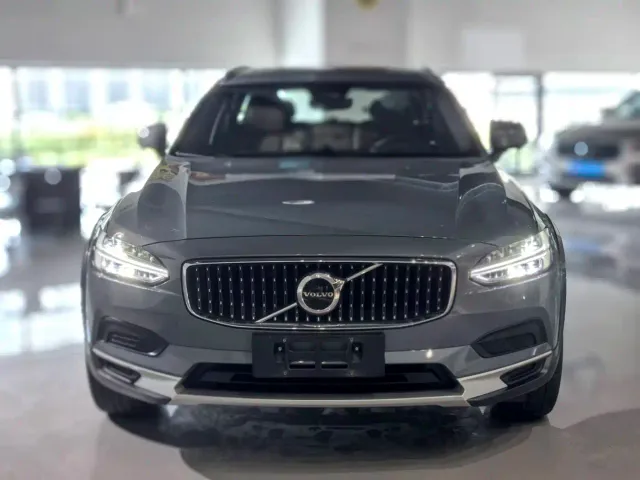 Volvo V90 — Фото автомобиля 2