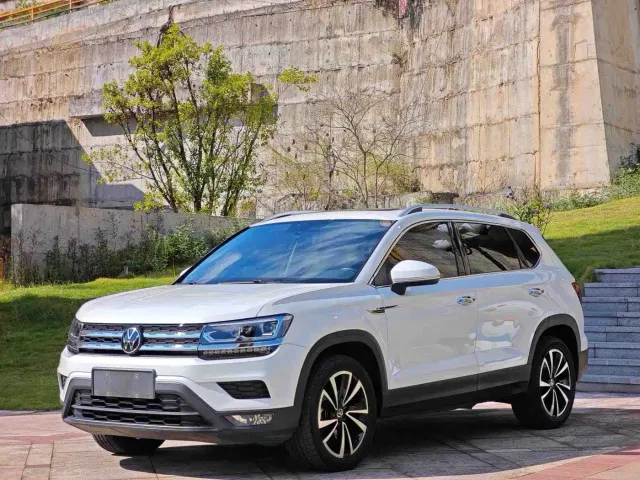 Фотография автомобиля — Volkswagen Tharu
