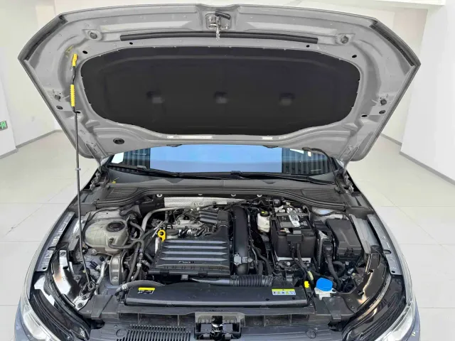 Volkswagen Golf — Фото автомобиля 20