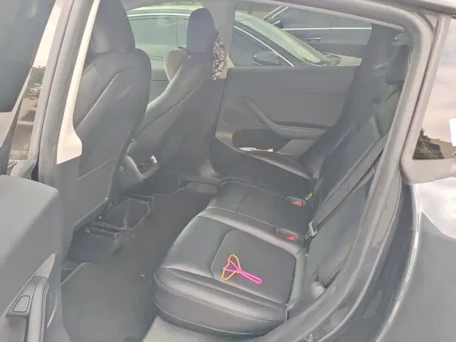 Tesla Model Y — Фото автомобиля 11
