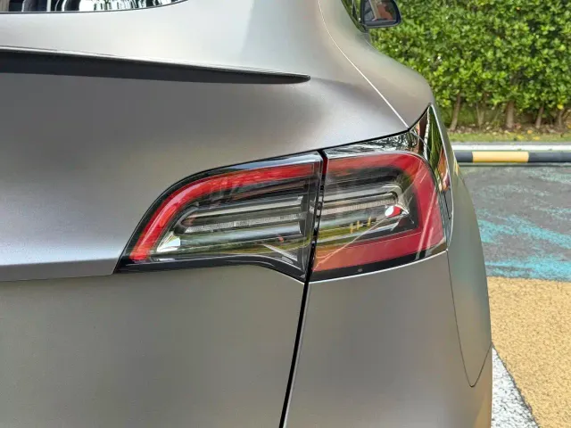 Tesla Model Y — Фото автомобиля 9