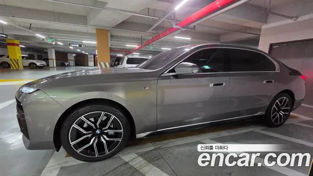 BMW 7 Series G70 — Фото автомобиля 8