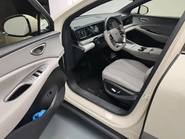BYD Sealion 06 — Фото автомобиля 15