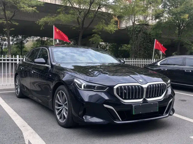 BMW i5 — Фото автомобиля 9