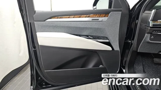 Cadillac Escalade — Фото автомобиля 13