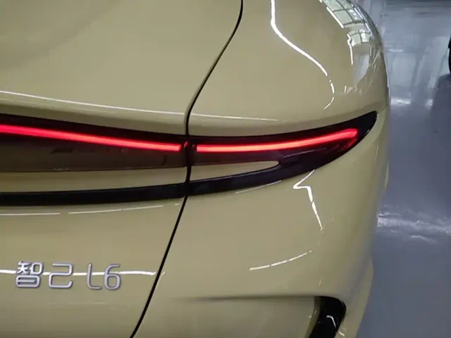 IM Motors L6 — Фото автомобиля 7