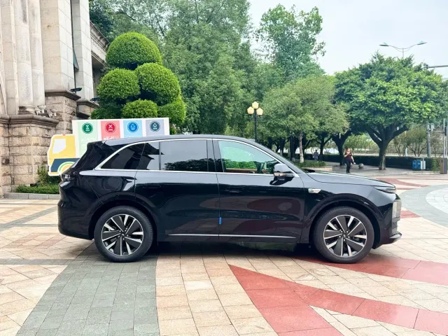 Li Auto L6 — Фото автомобиля 4