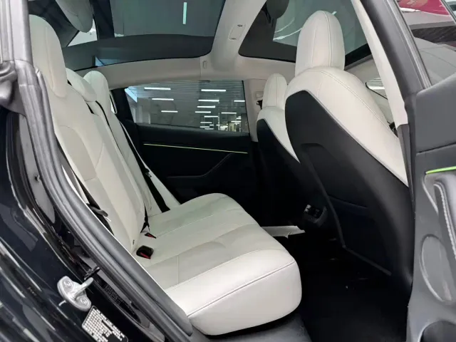Tesla Model 3 — Фото автомобиля 18