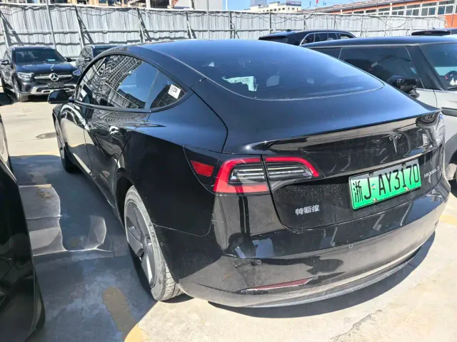 Tesla Model 3 — Фото автомобиля 8