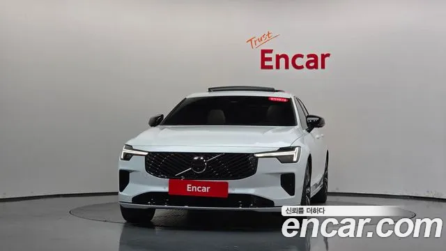 Volvo S90 — Фото автомобиля 3