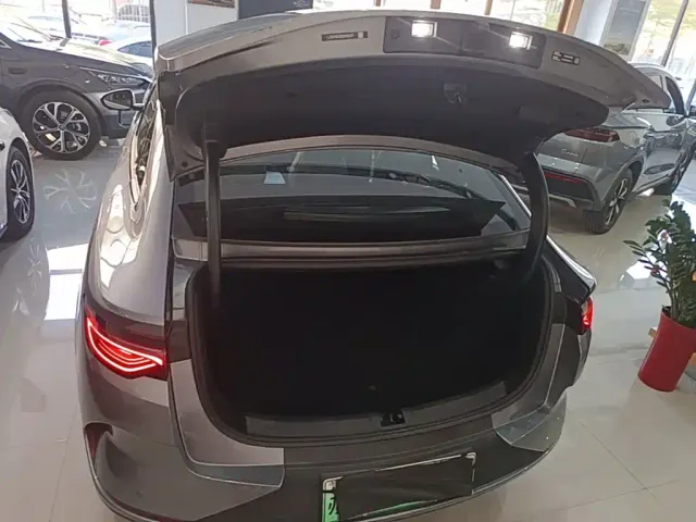 BYD Qin L — Фото автомобиля 18