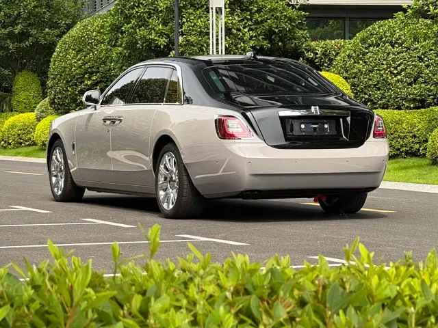 Rolls-Royce Ghost — Фото автомобиля 10