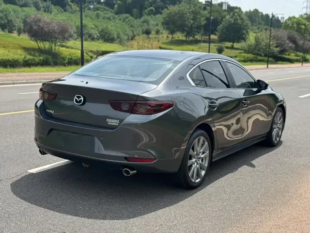 Mazda Axela — Фото автомобиля 7