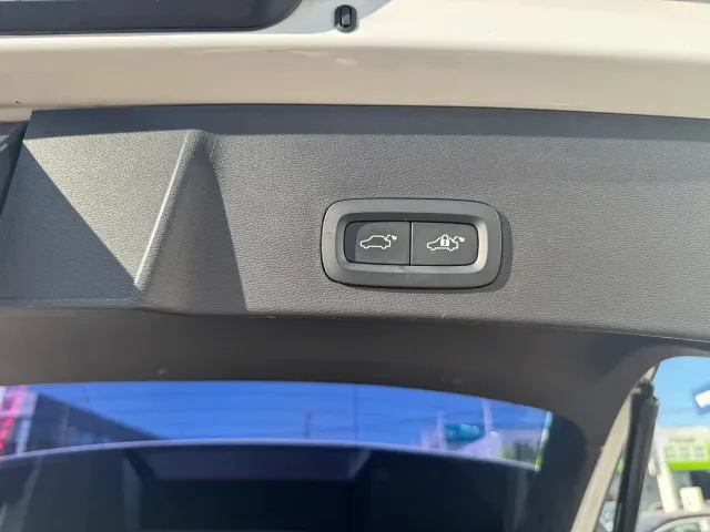 Volvo XC40 — Фото автомобиля 12