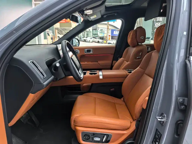 Li Auto L8 — Фото автомобиля 5