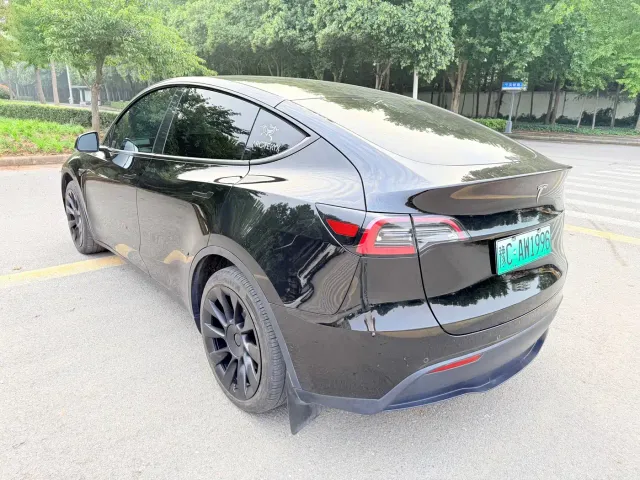 Tesla Model Y — Фото автомобиля 7
