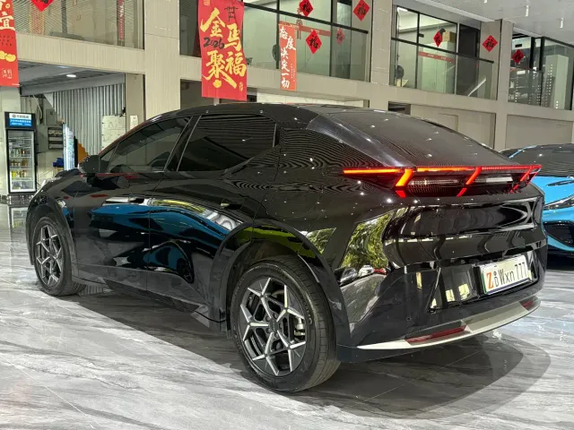 Lynk & Co Z20 — Фото автомобиля 27