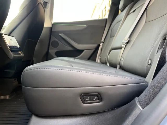 Tesla Model Y — Фото автомобиля 15