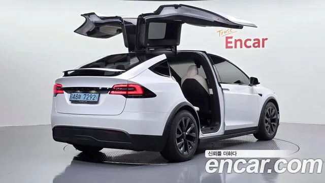 Tesla Model X — Фото автомобиля 2