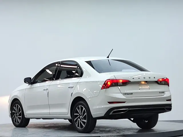 Škoda Rapid 2022 1.5L Automatic Comfort Edition — Фото автомобиля 16