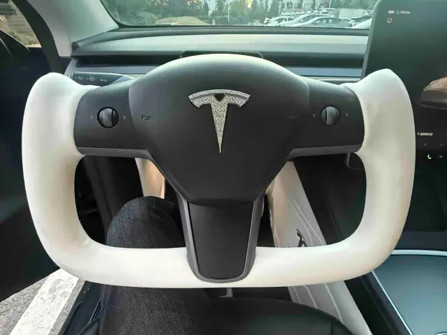 Tesla Model Y — Фото автомобиля 8