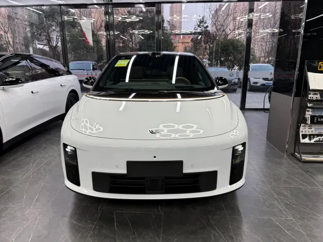 Li Auto i6 — Фото автомобиля 2