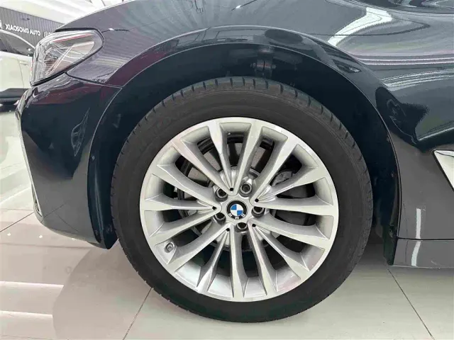 BMW 5 Series — Фото автомобиля 3