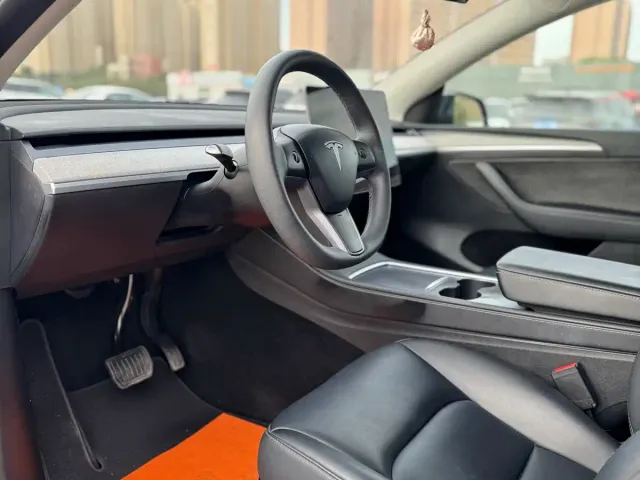 Tesla Model Y — Фото автомобиля 4