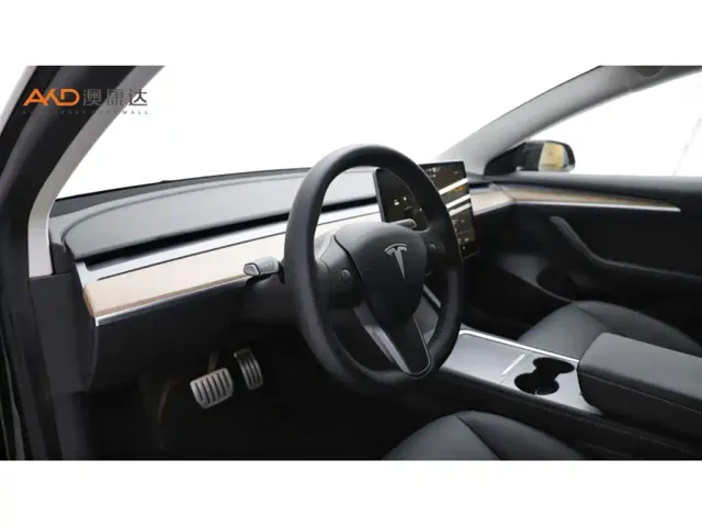 Tesla Model 3 — Фото автомобиля 6