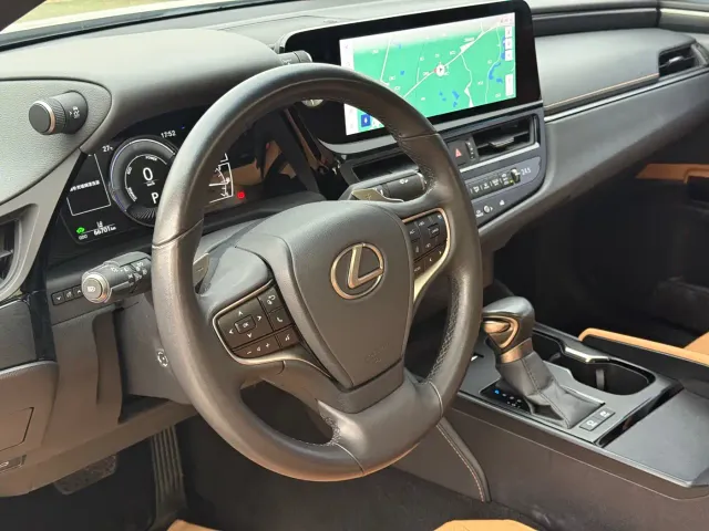 Lexus ES — Фото автомобиля 12